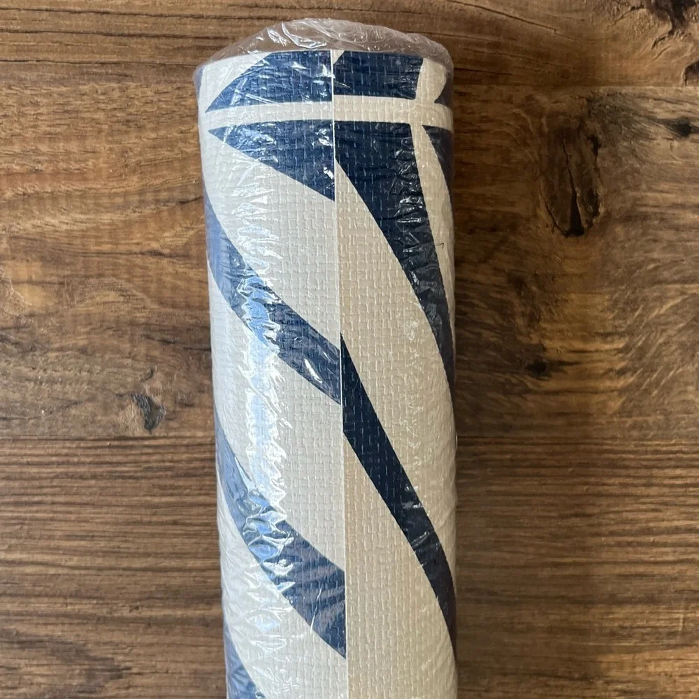 NWT Thibaut Non Woven Vinyl Wallpaper T13932 Croatia Palm Grove 1 Double Roll
